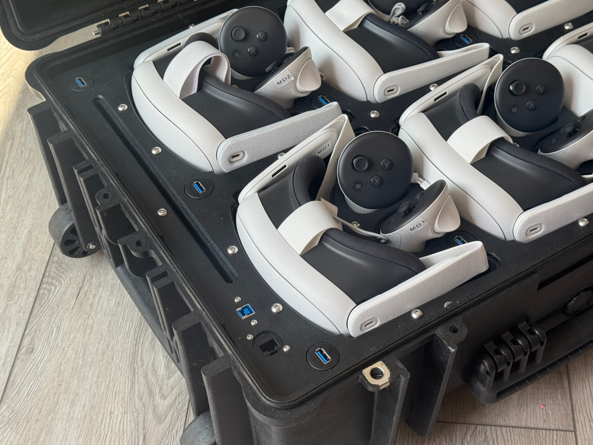 Labelled headset slots MD1, MD2 with USB ports